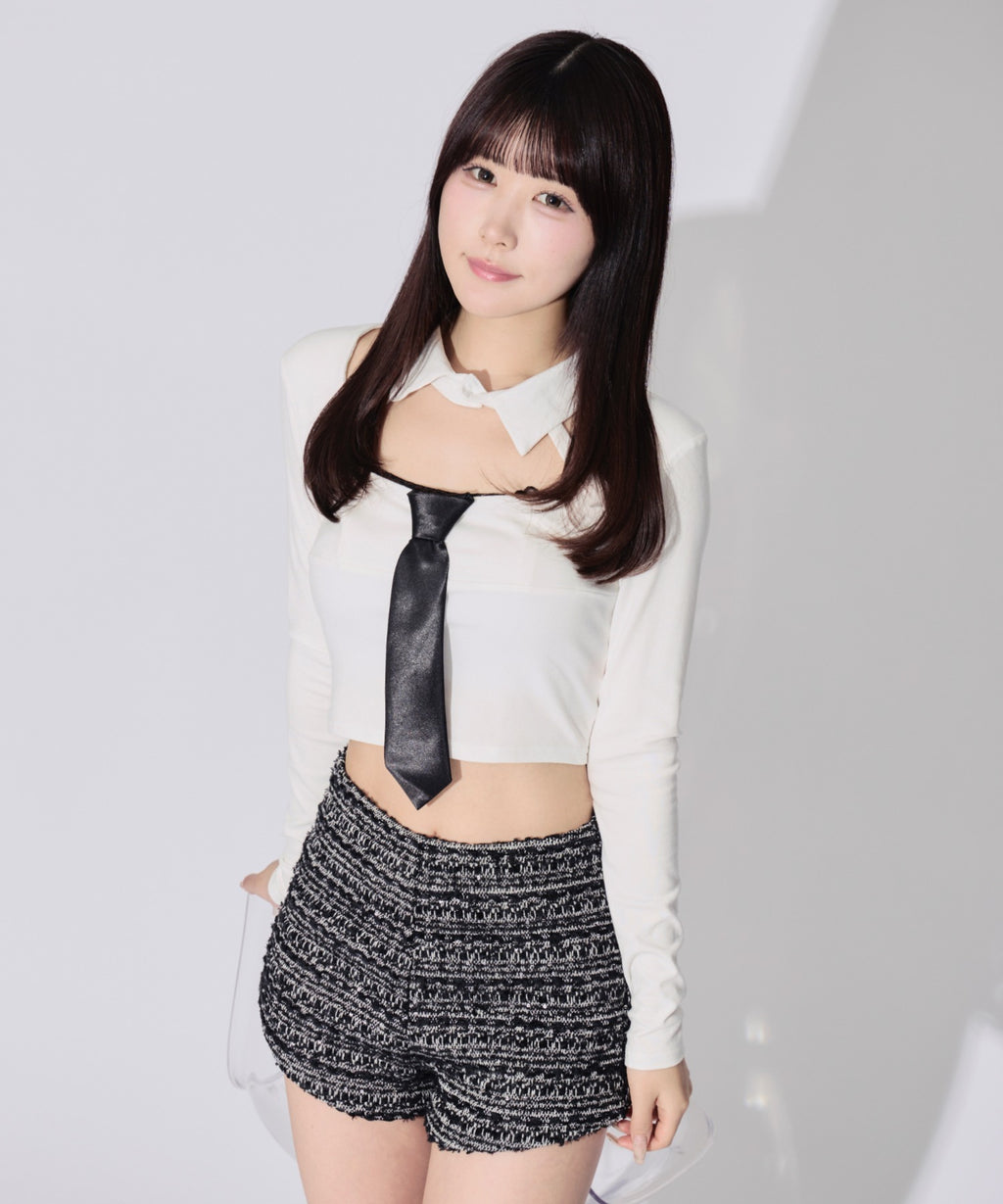 Cutout Feminine Blouse / カットアウトフェミニンブラウス